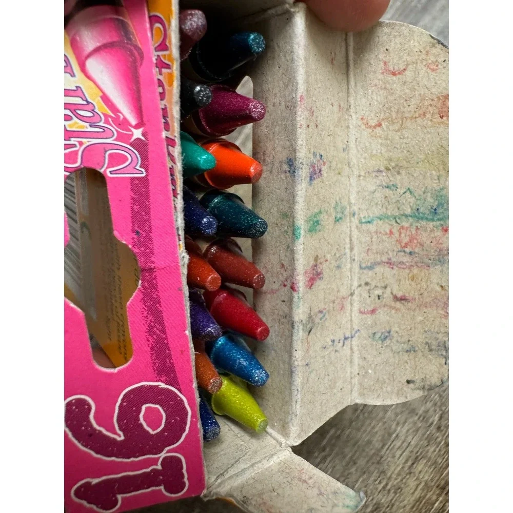 Vintage 1997 Crayola Star Brite Glitter Crayons 16 Count Binney & Smith USA Made